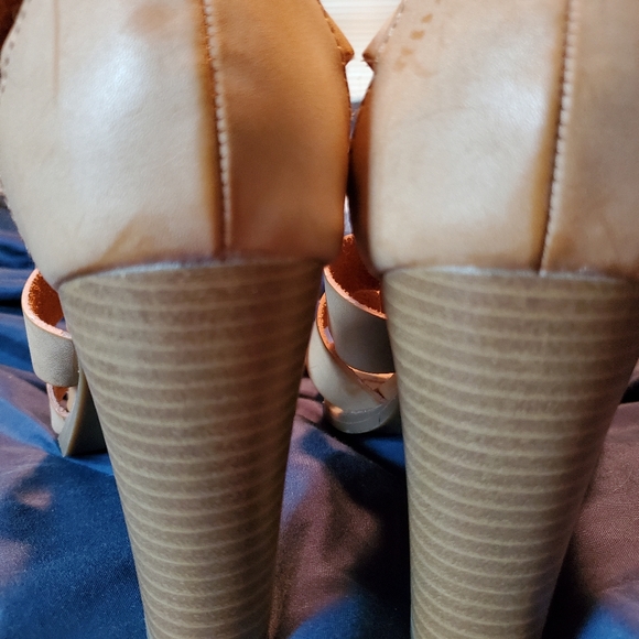 Women's sandals with 4 inch block heels - Picture 2 of 3